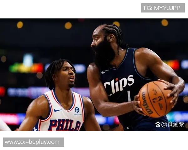 马克西称赞哈登新赛季表现出色训练刻苦展现对篮球的热爱与执着